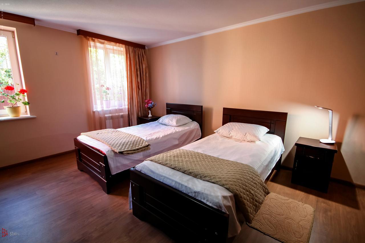 צקאלטובו Green Garden Guest House מראה חיצוני תמונה